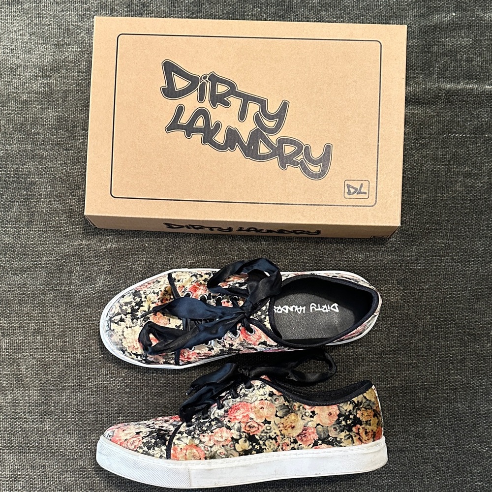 Dirty Laundry Women's Floral Black Sneakers 9.5